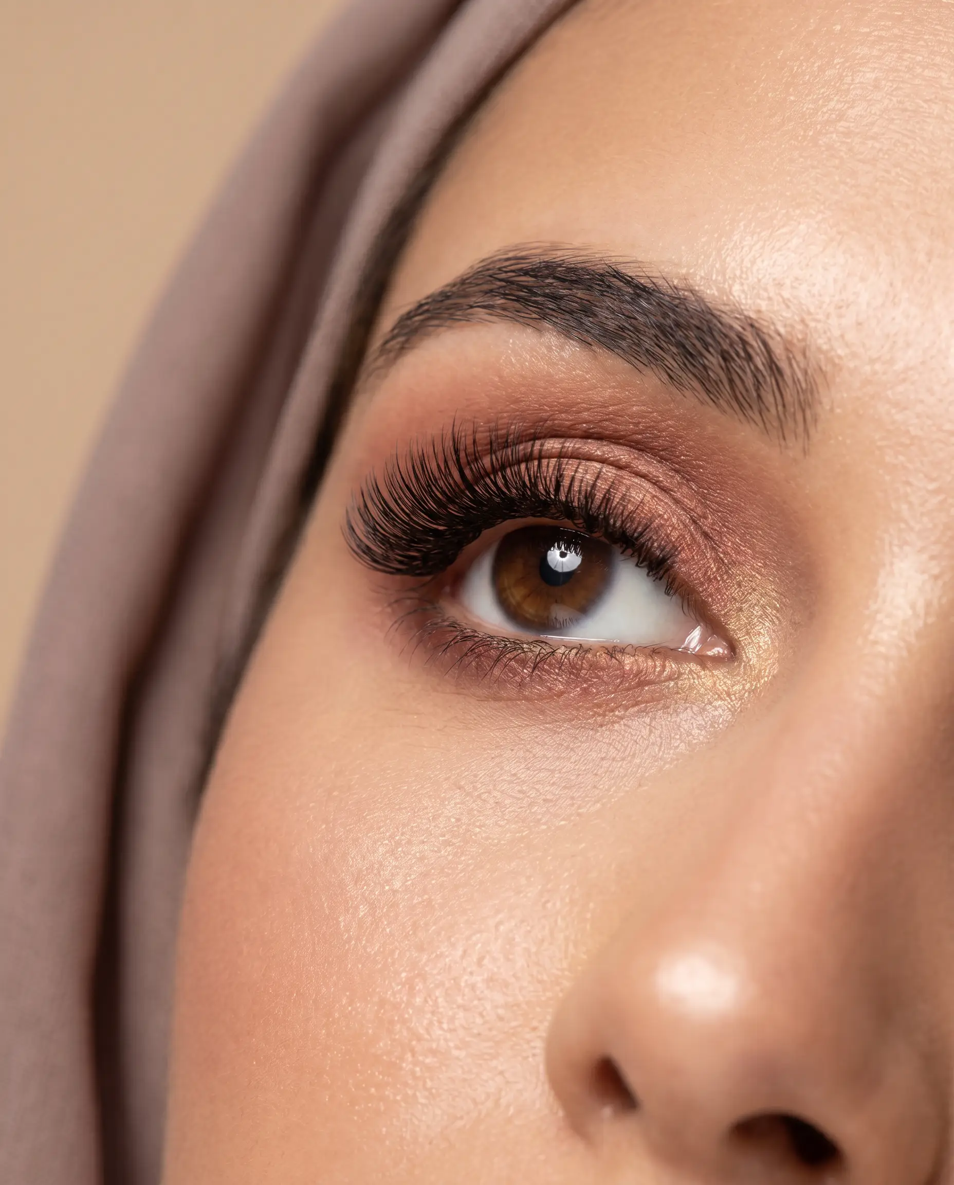 Olhar com extensão de pestanas em volume, trabalho da Camila Oliveira Beauty Academy